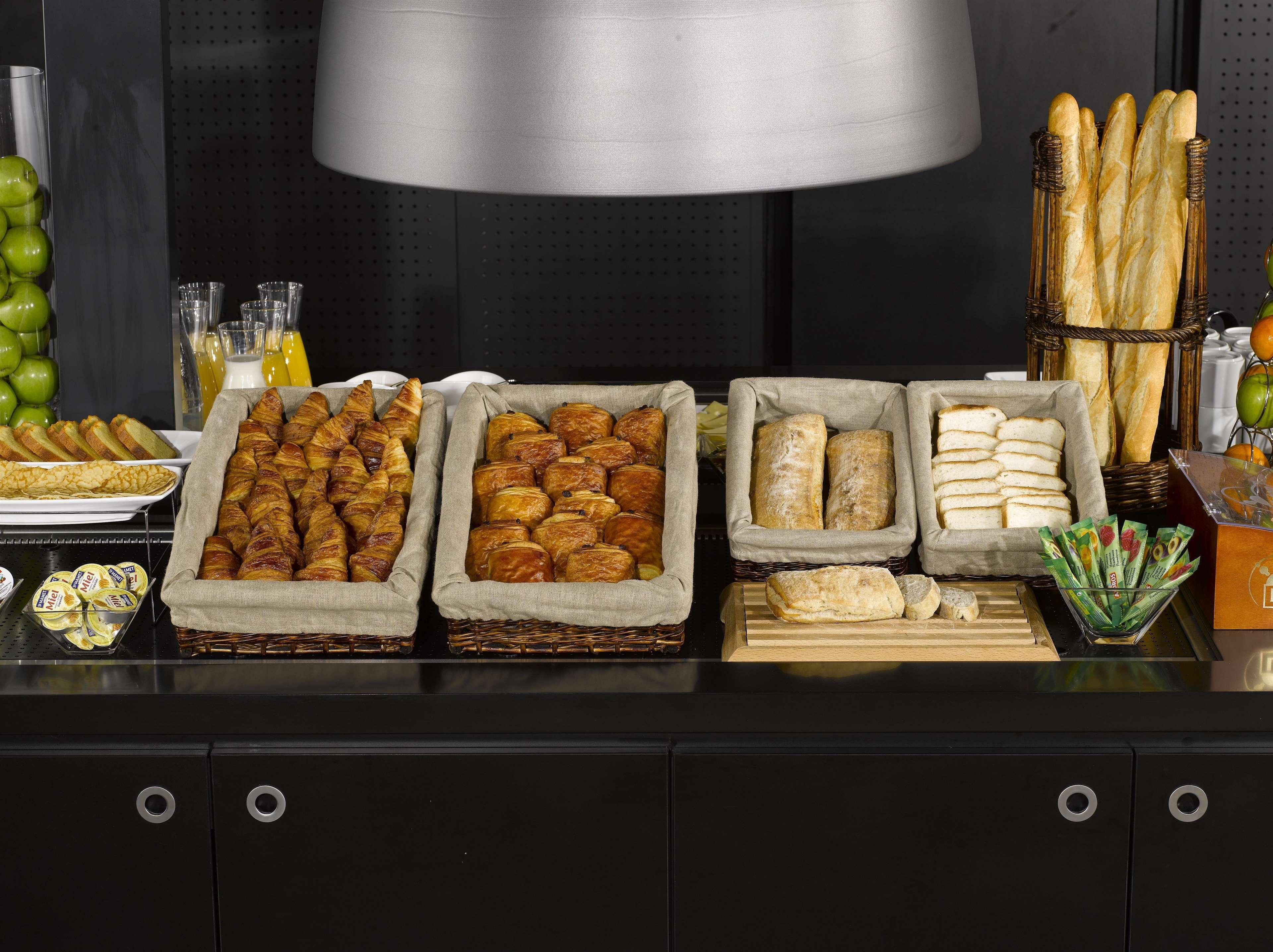Campanile Est Le Millenaire Hotel