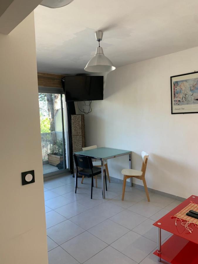 En Climatise Avec Parking Apartment