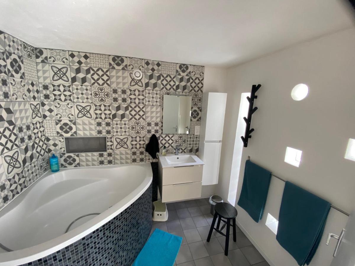 Apartment Grand Studio De 38m2 Et Cour Independante De 25m2 Dont Wifi Et Netflix Montpellier