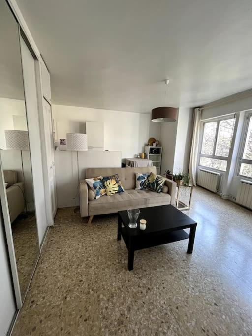 Apartamento Appt 2 Pers, Proche Place De La Comedie, Wifi *