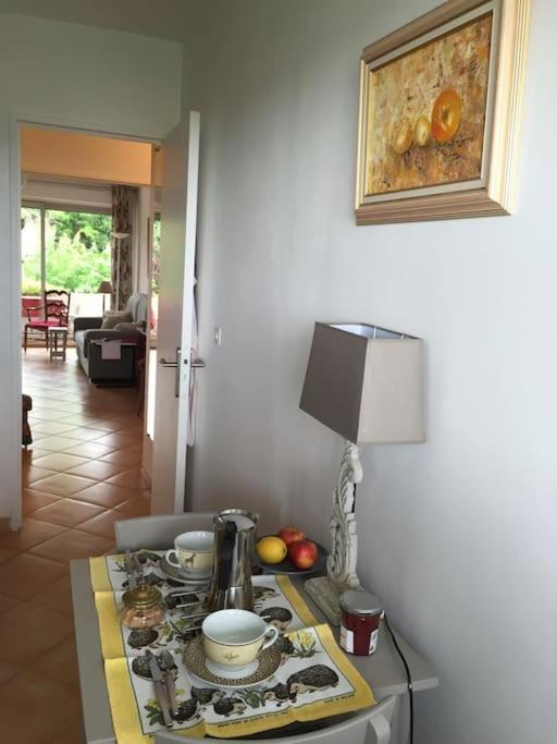 Les Collines D'estanove, Charming, Bright, Calm Place With Pool *