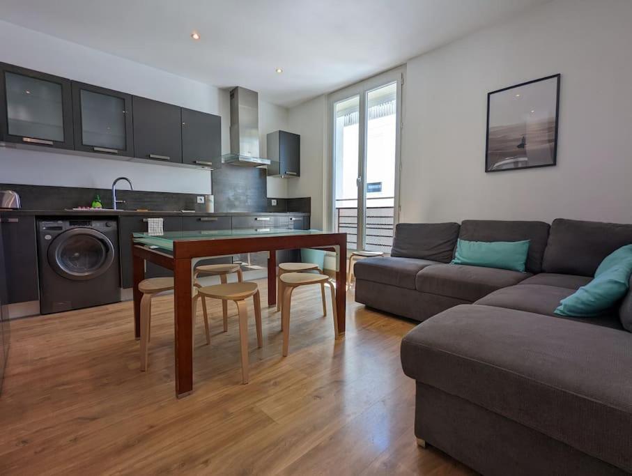 Apartment Sleep In Montpellier, Albert, Centre, Gare, 4 Ch, Tram L1, 2, 3 & 4
