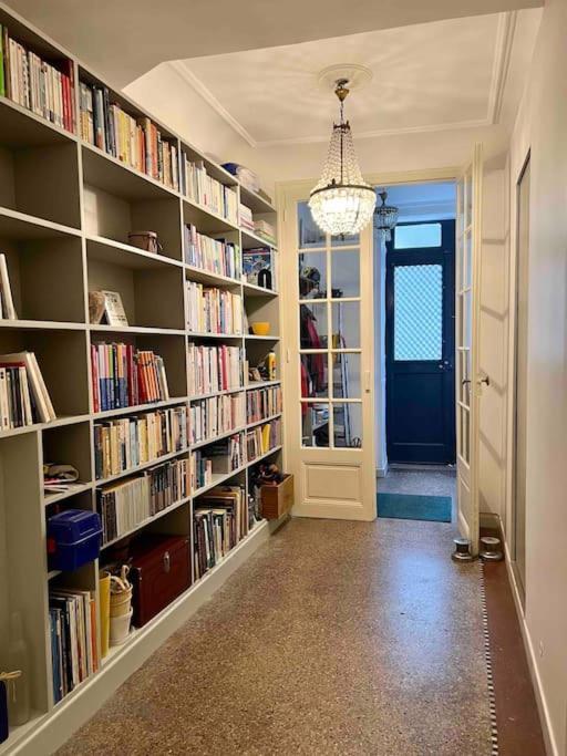 La Petite Maison Aux Volets Bleu -