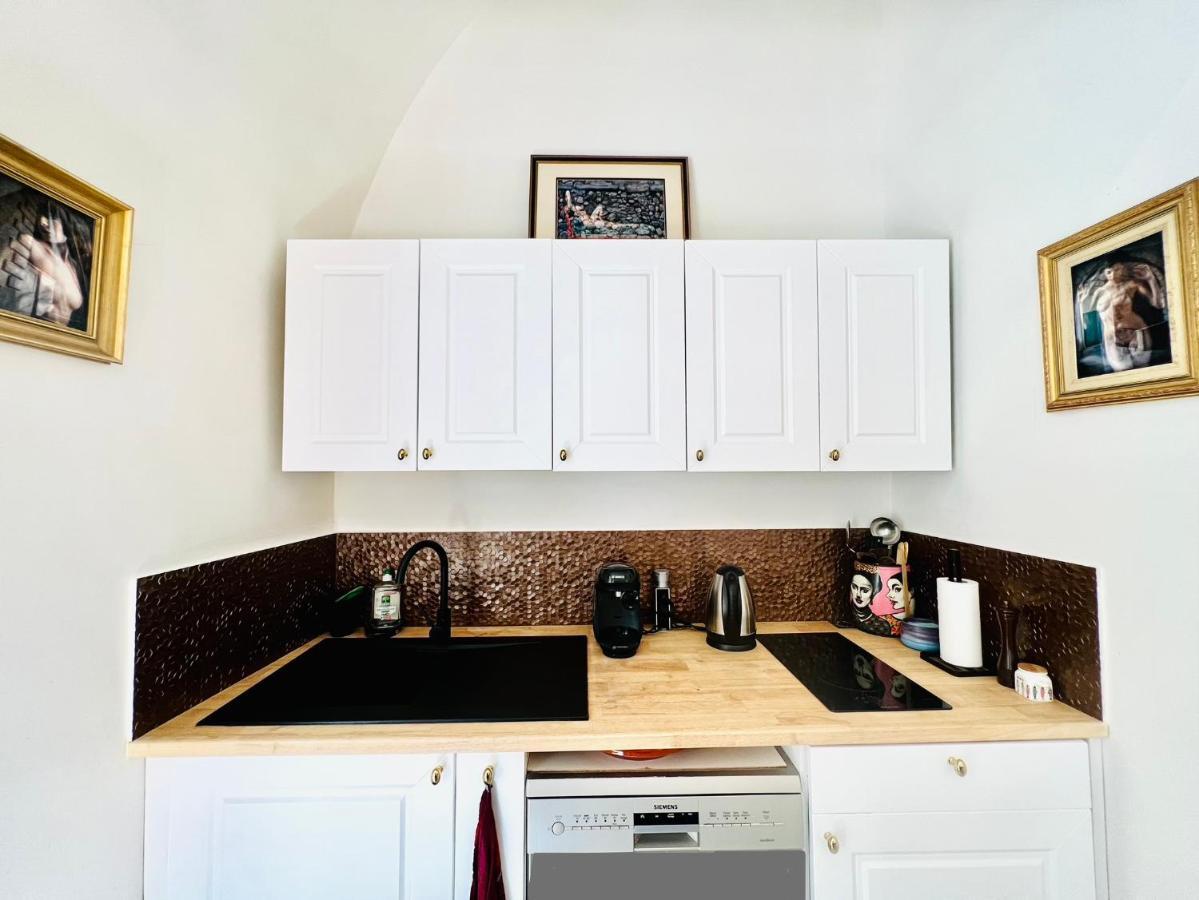 Appartement Courbet's Bachelor Pad Montpellier