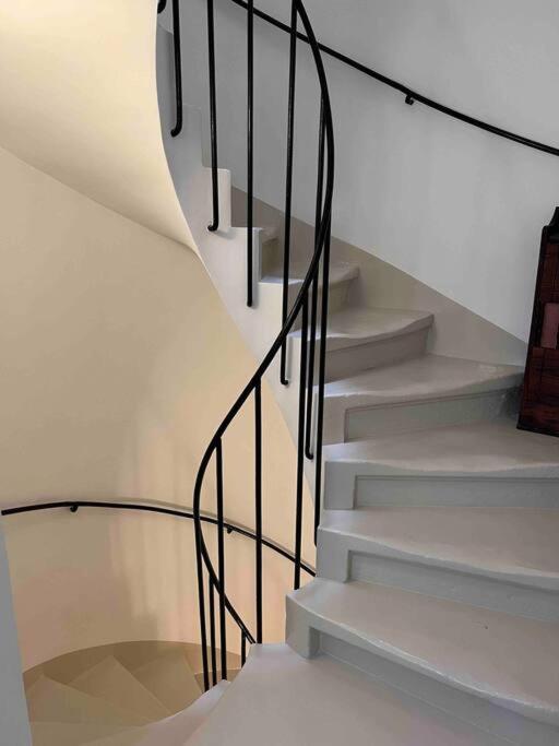 La Petite Maison Aux Volets Bleu -
