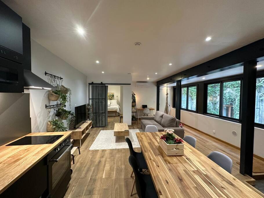 Appartement T3 Style Loft, Au Calme, Plein Centre Et Climatise *