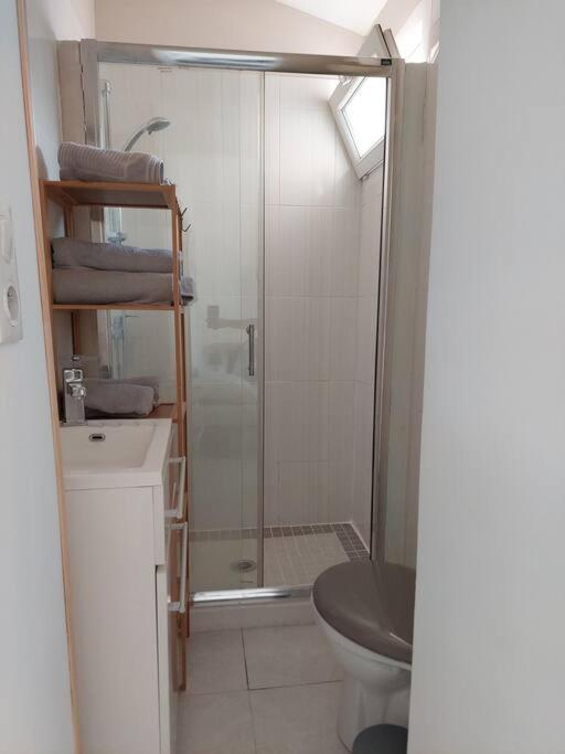 F3 2sdb Proche Centre Et Route Des Plages *