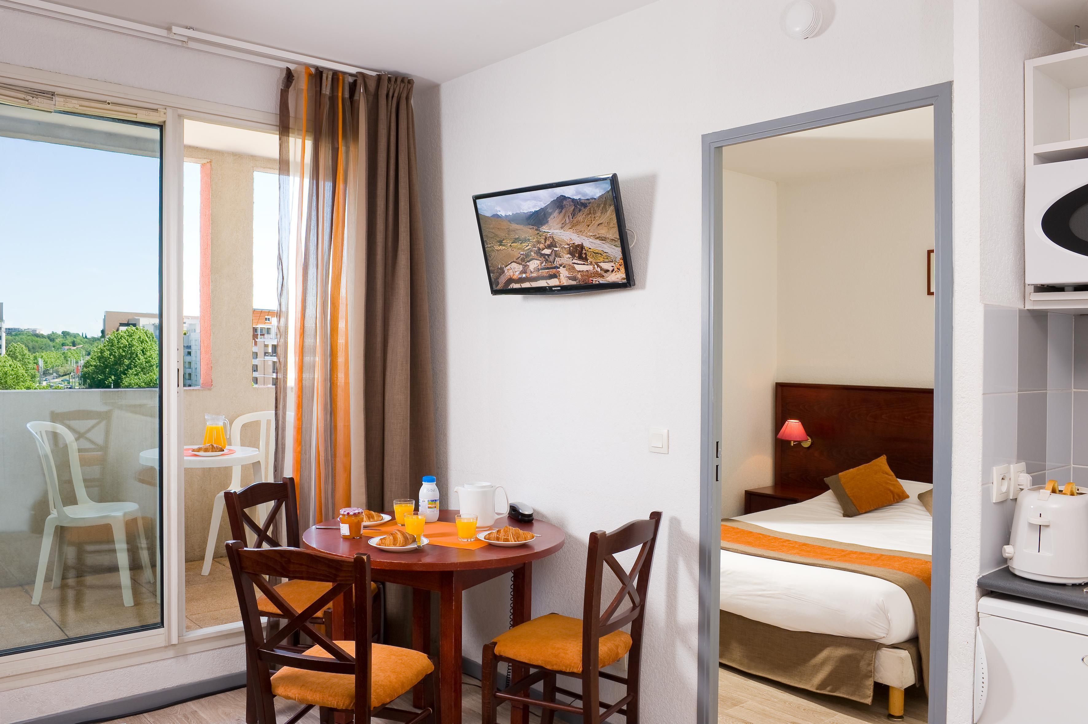 Les Consuls De La Aparthotel