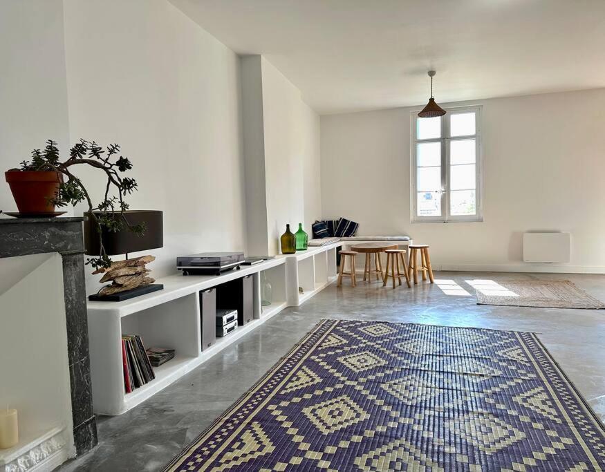 Apartment Centre