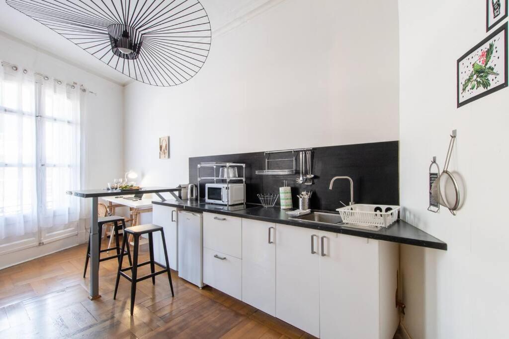 Grand Sur La Comedie Apartment *