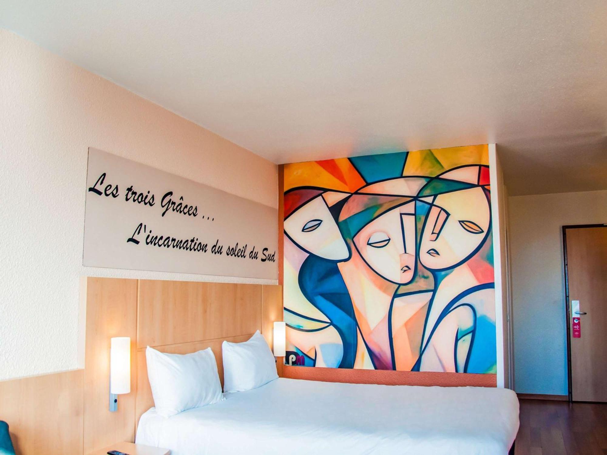 Ibis Centre Comedie Hotel 3*