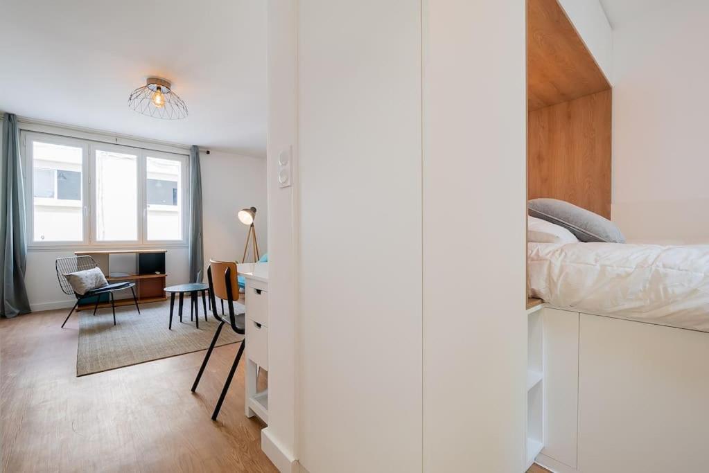 Le Contemporain, T1, Clim, Centre Apartment