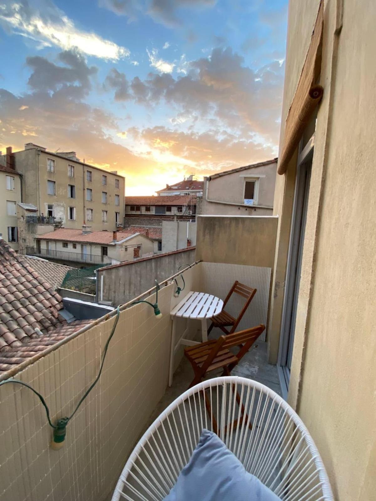 Le Boheme - Center Balcony And Air Conditioning! *
