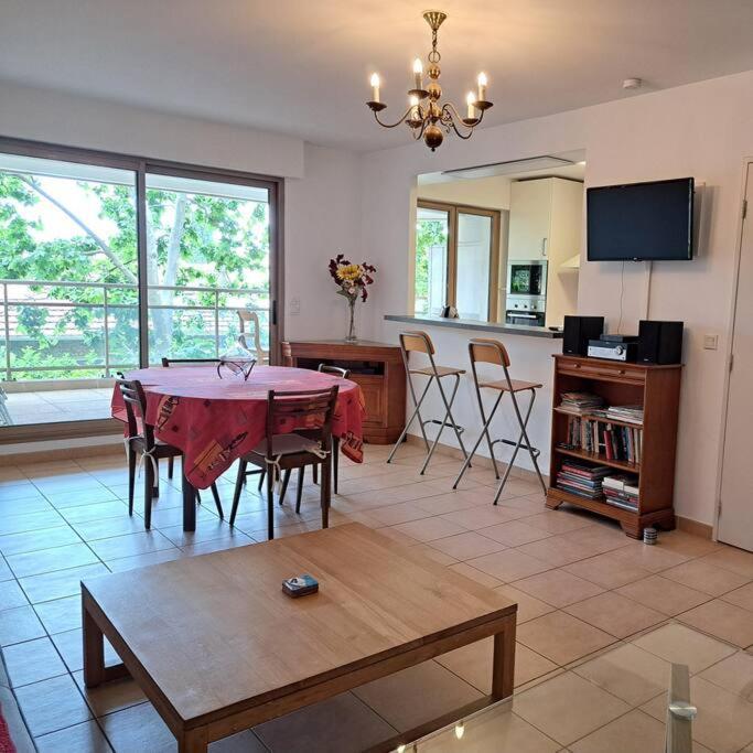 Le Majestic - Equipe, Parking & Climatisation Appartement