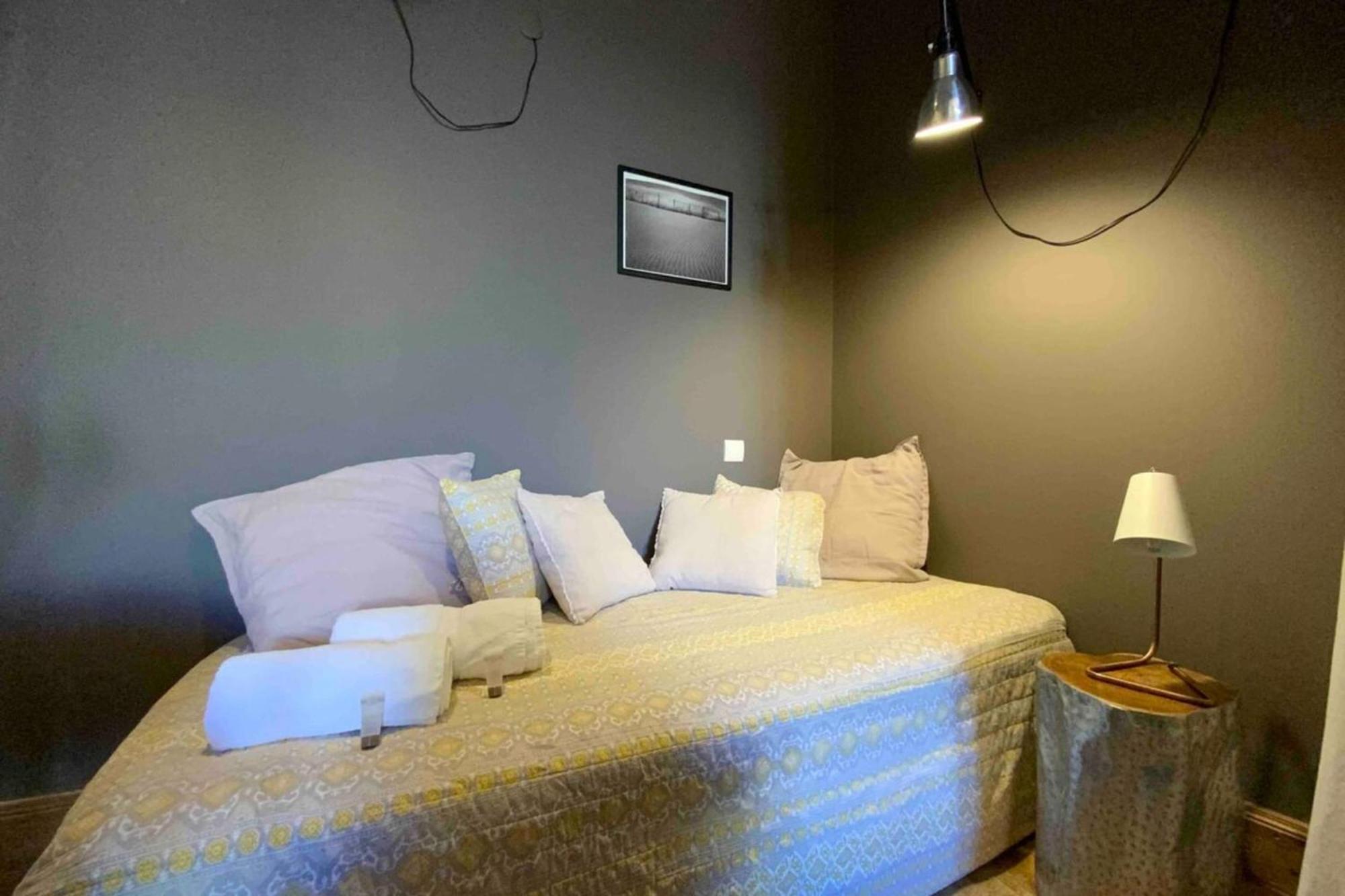 The Elegant- 2 Bedrooms And Central! *