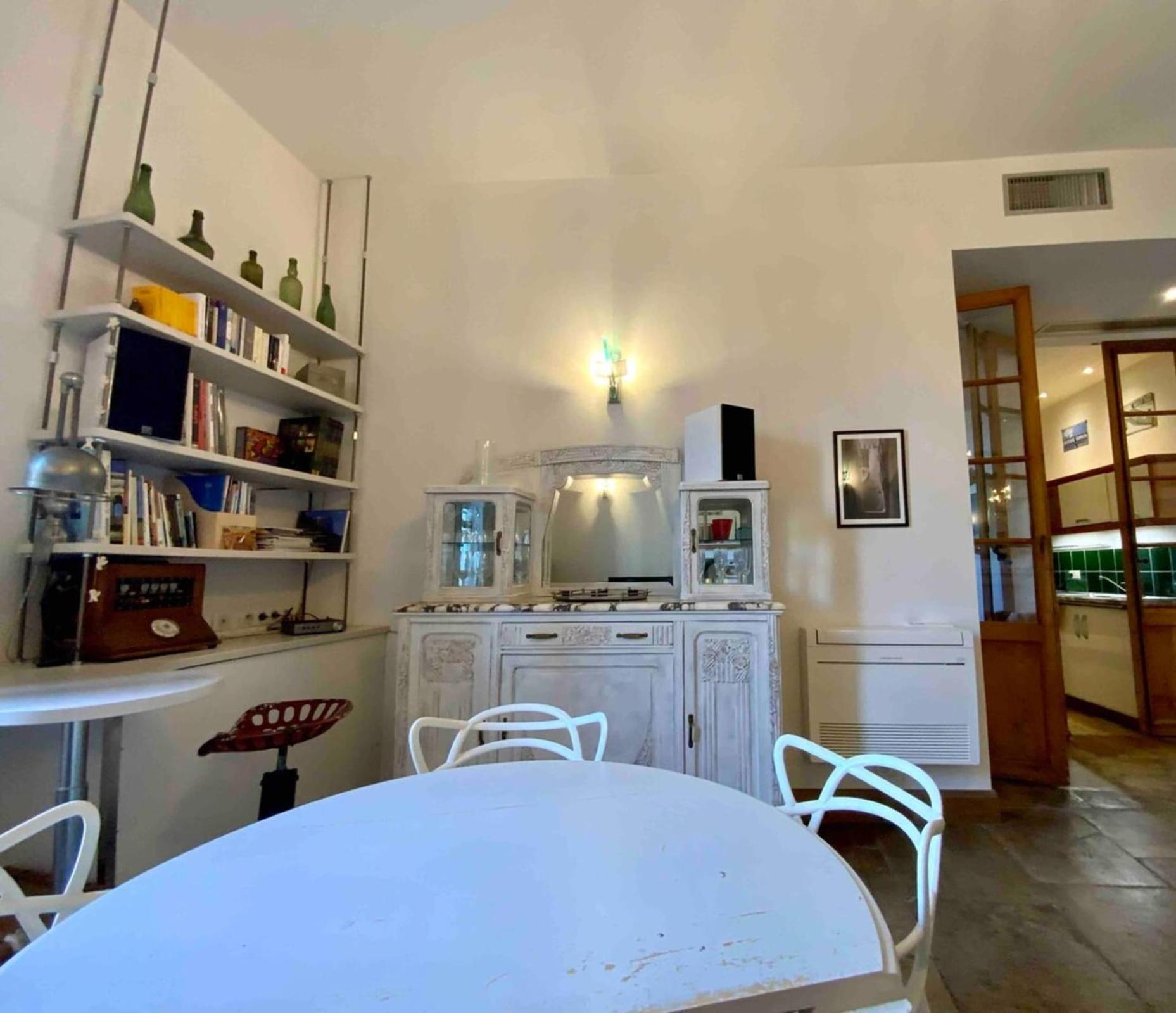The Elegant- 2 Bedrooms And Central! *