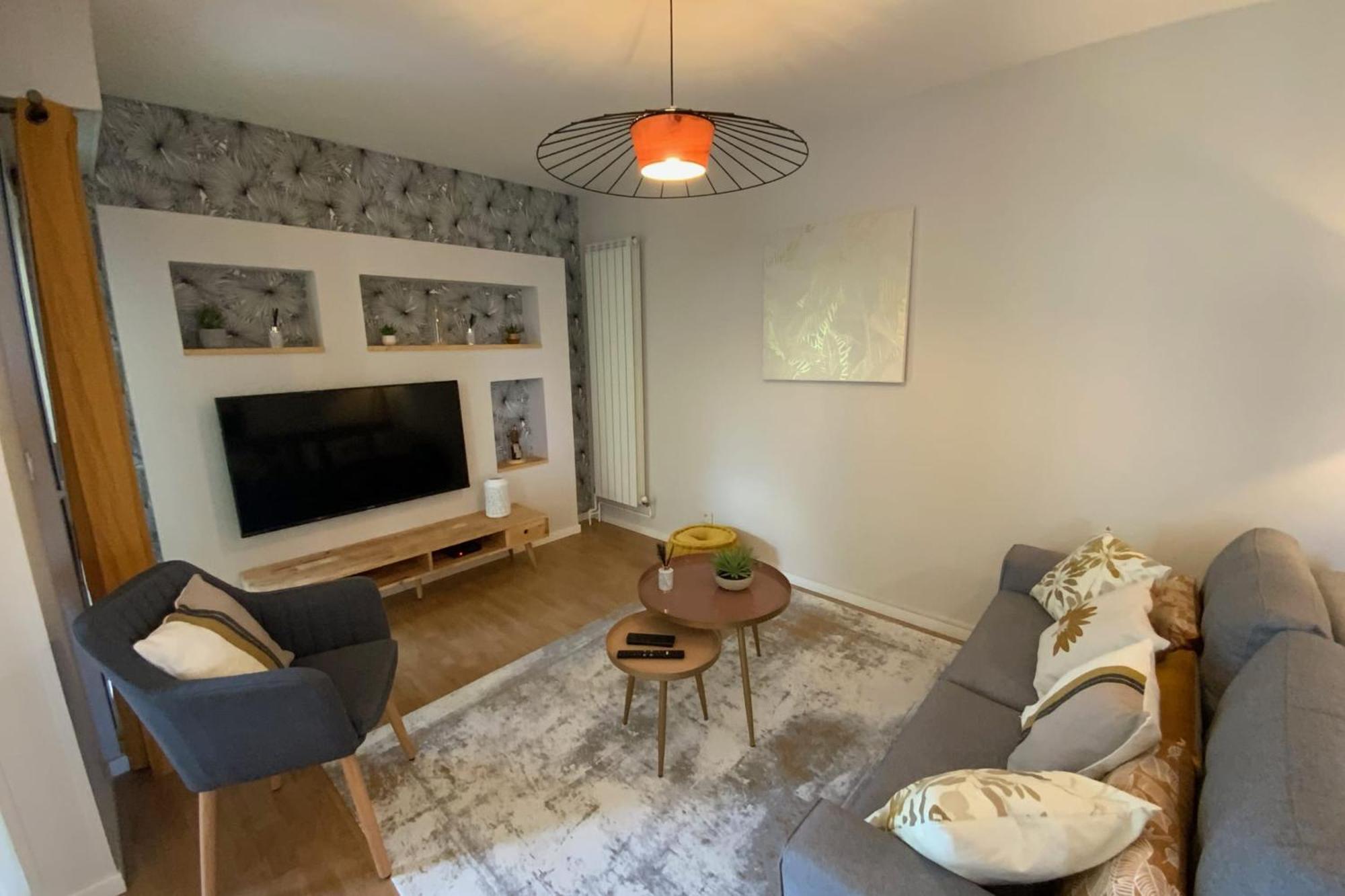Aesthetics - 2 Bedrooms And Secure Parking!