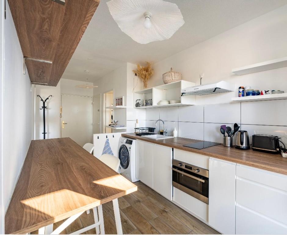 Apartment Face A L'arbre Blanc, Neuf Clim Parking *