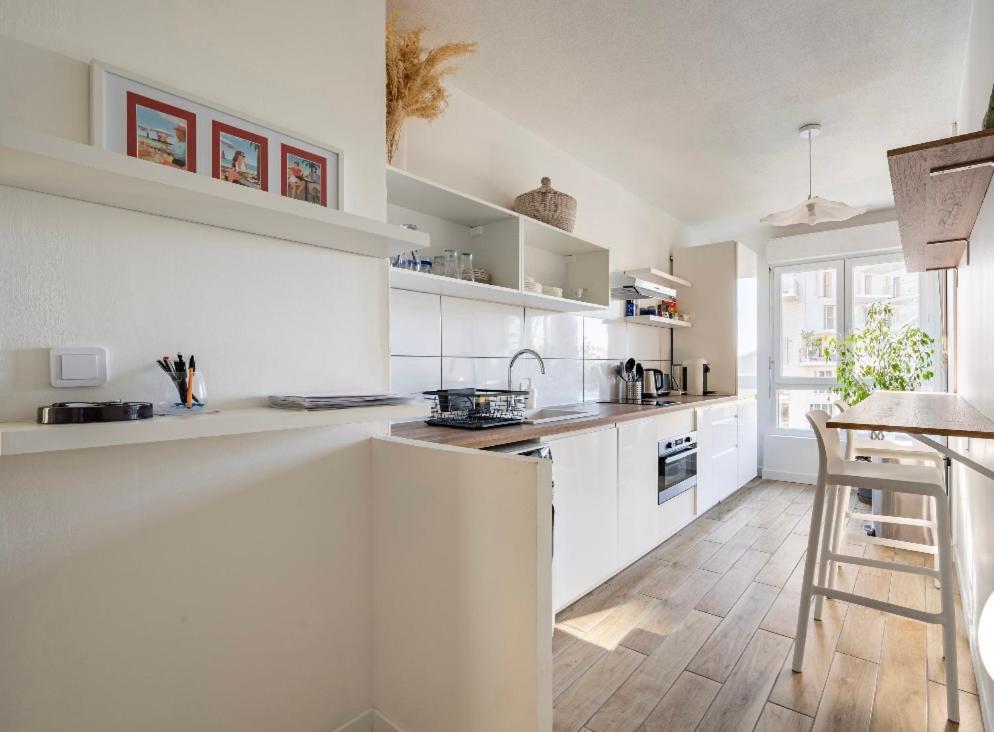 Apartment Face A L'arbre Blanc, Neuf Clim Parking *