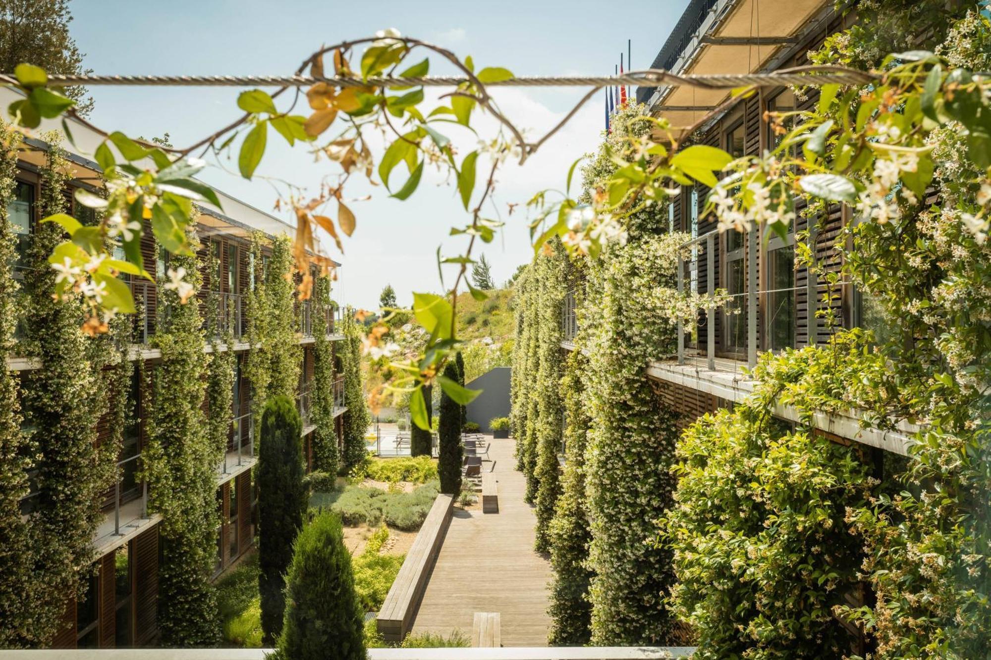Courtyard By Marriott Hotel 4*