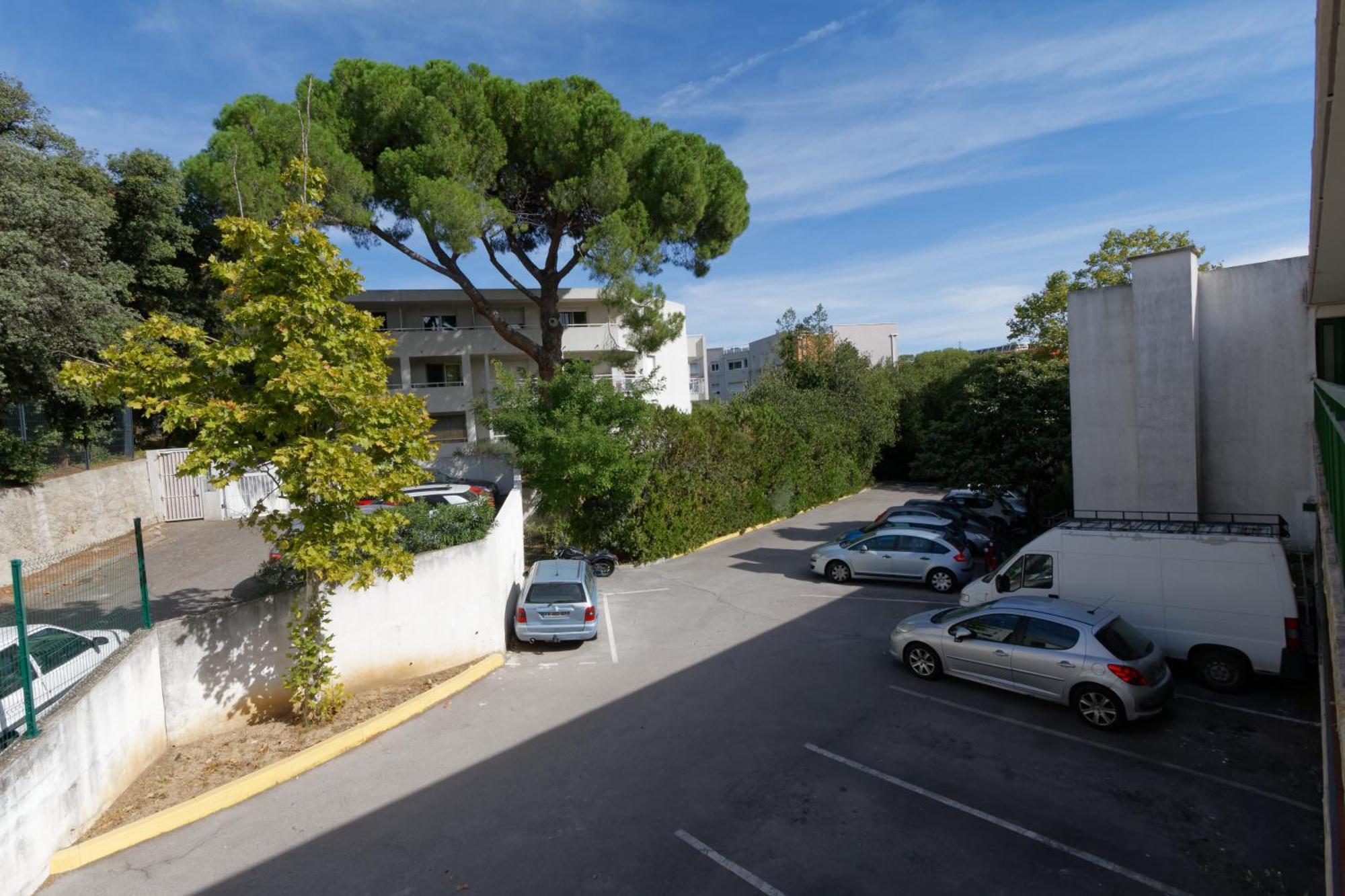 028- Chu Hopital, 2chambres, Parking, Tram