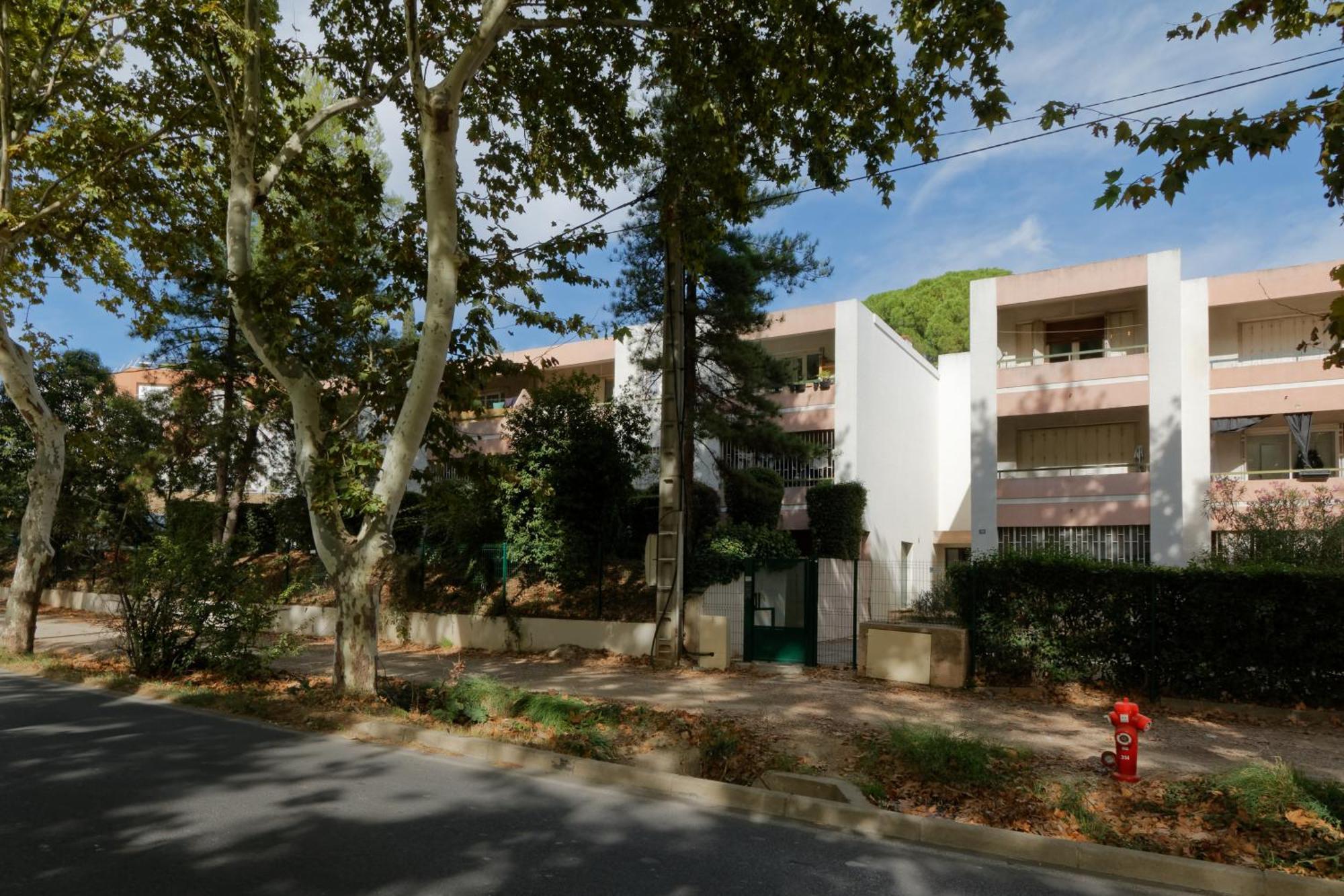 028- Chu Hopital, 2chambres, Parking, Tram