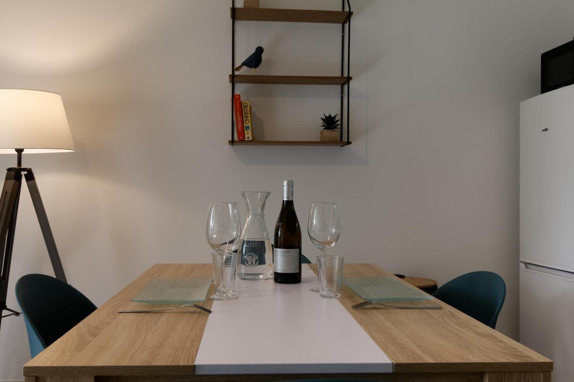028- Chu Hopital, 2chambres, Parking, Tram Apartment *