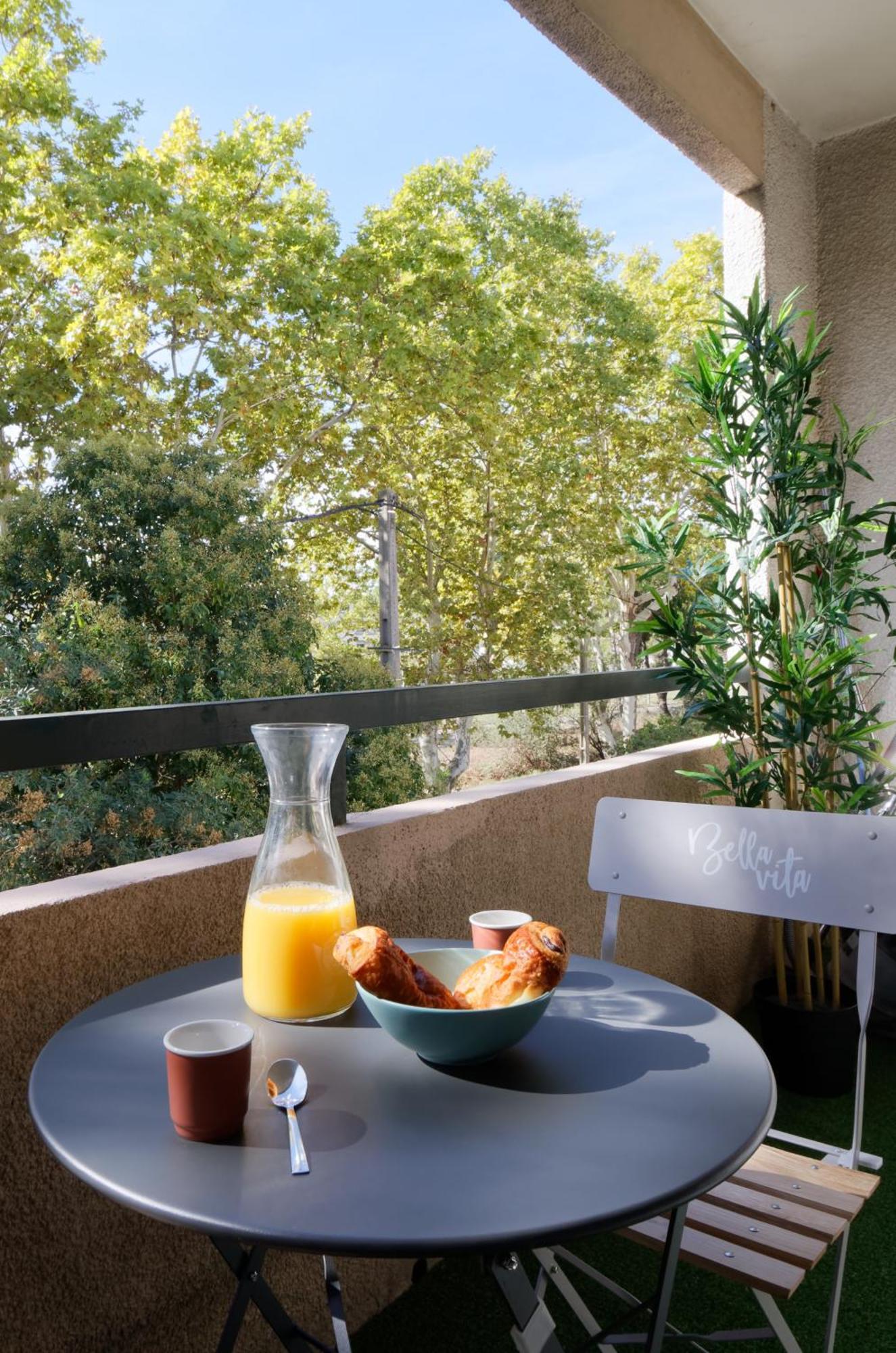 028- Chu Hopital, 2chambres, Parking, Tram Apartment *