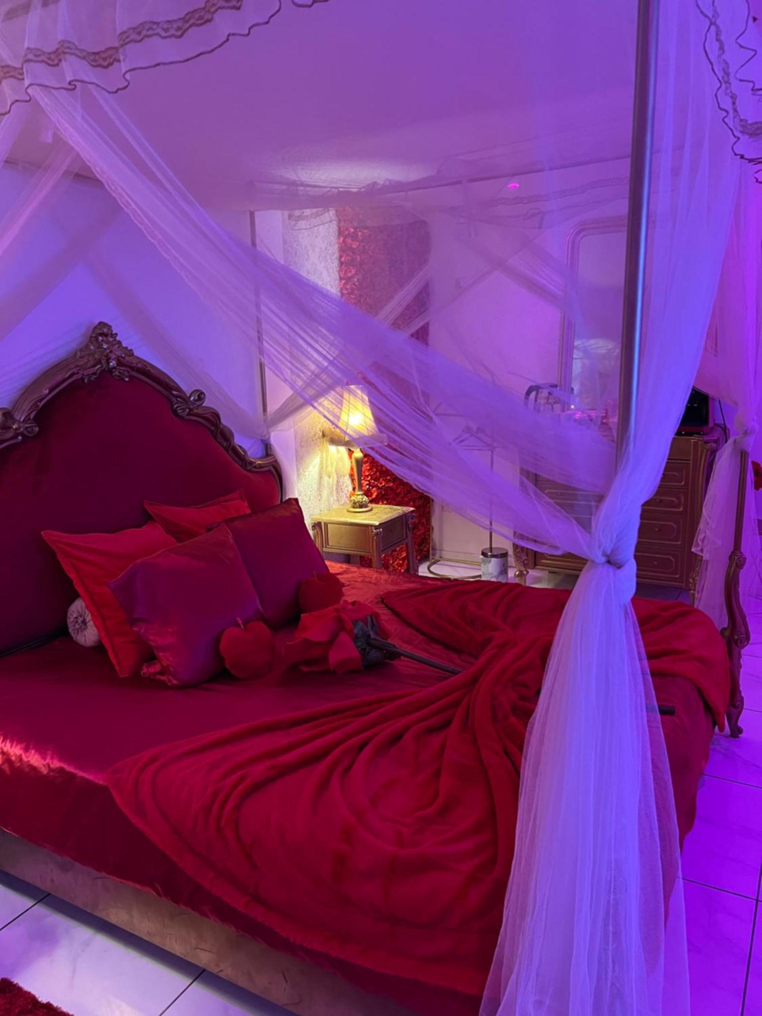 Romantique Avec Jaccuzy A La Gare De Appartement