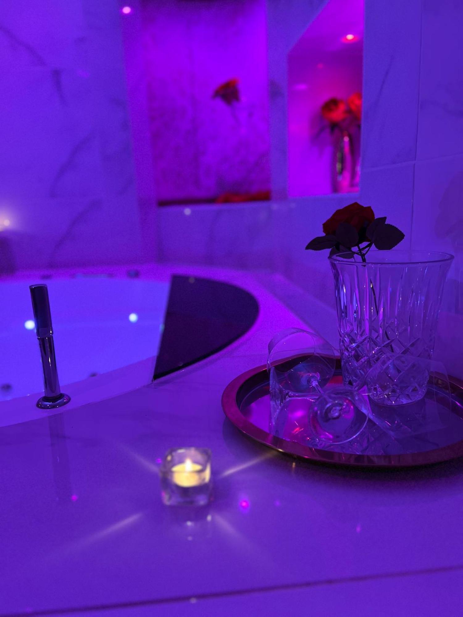 Romantique Avec Jaccuzy A La Gare De Appartement *