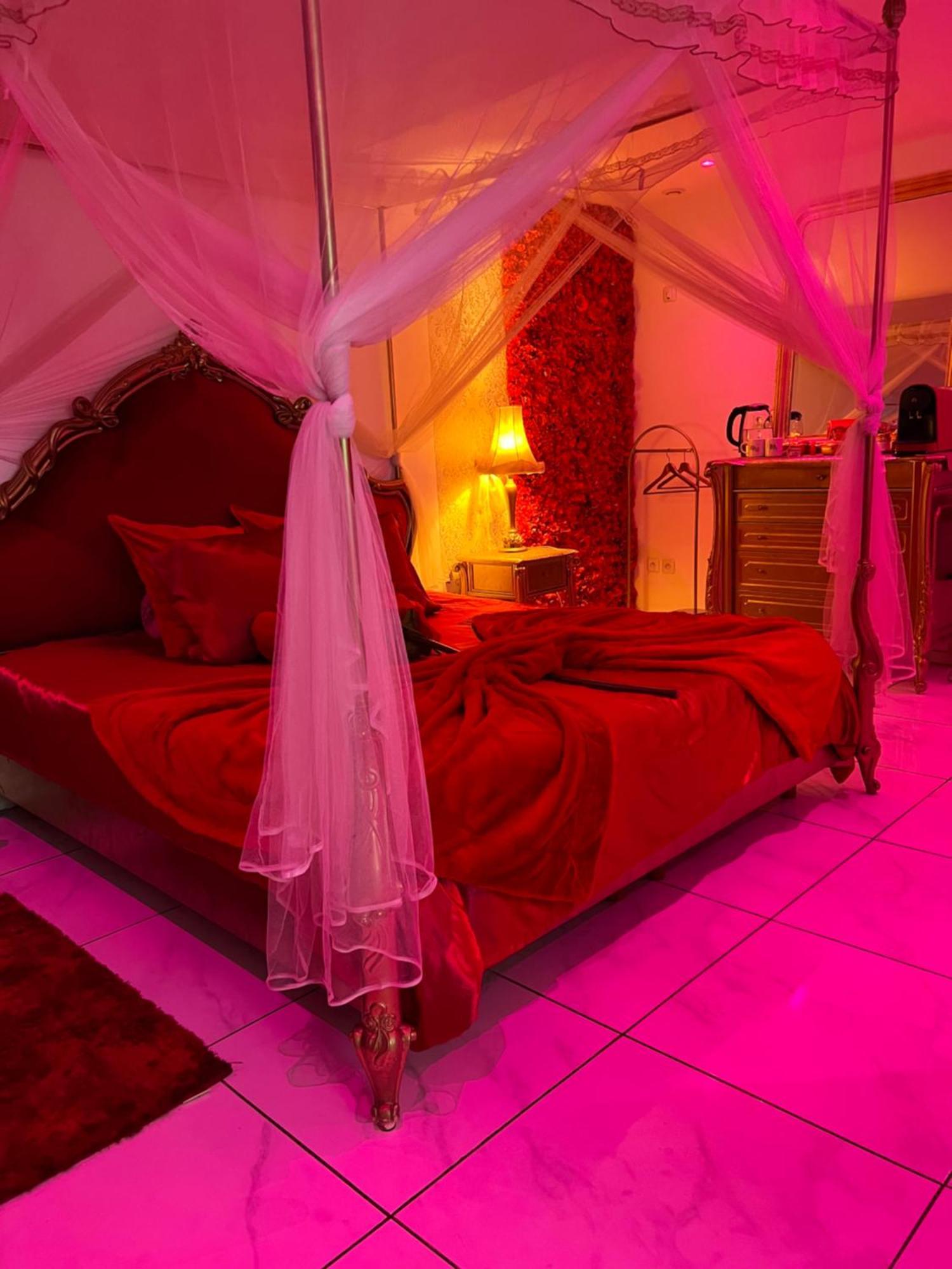 Appartement Romantique Avec Jaccuzy A La Gare De Montpellier