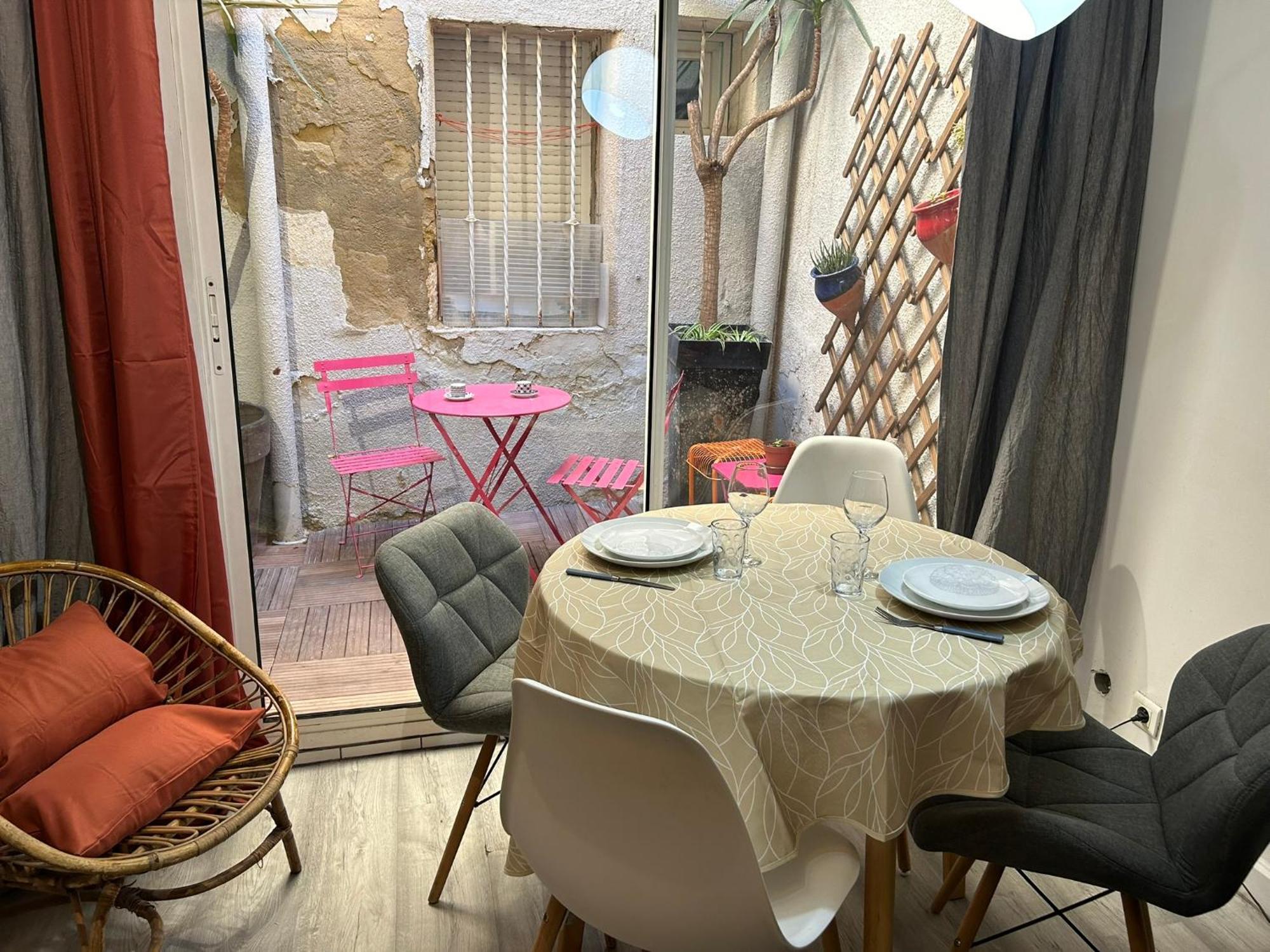 Le Patio De *