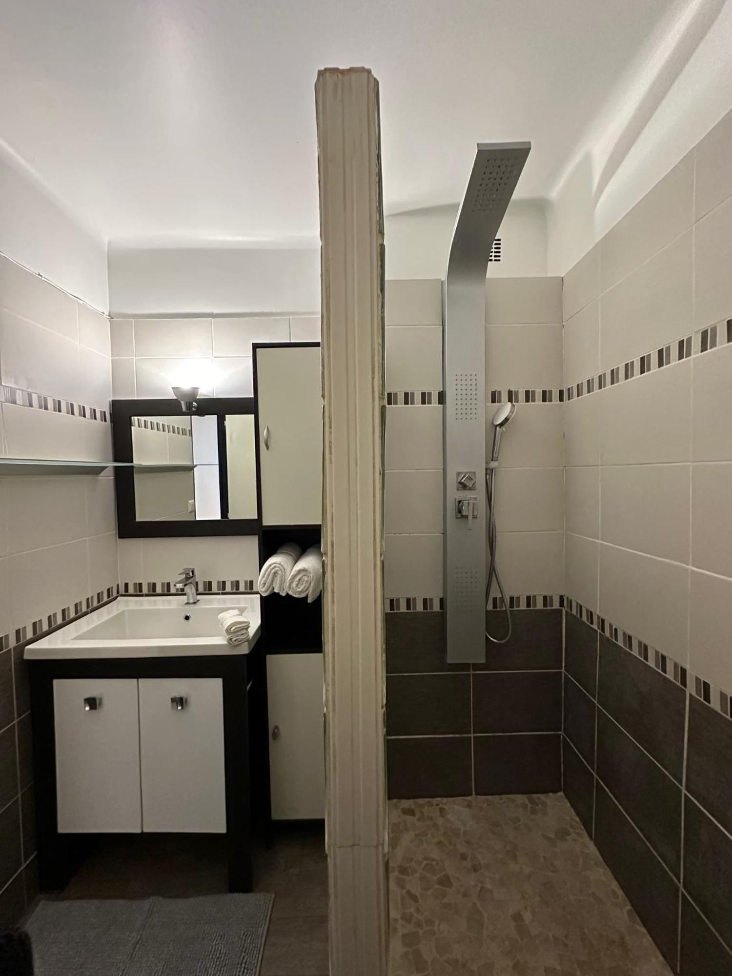 T2 60m2, Centre Ville, Parking Gratuit, Terrasse, Proche Tram, A Seulement 15mn Des Plages Montpellier