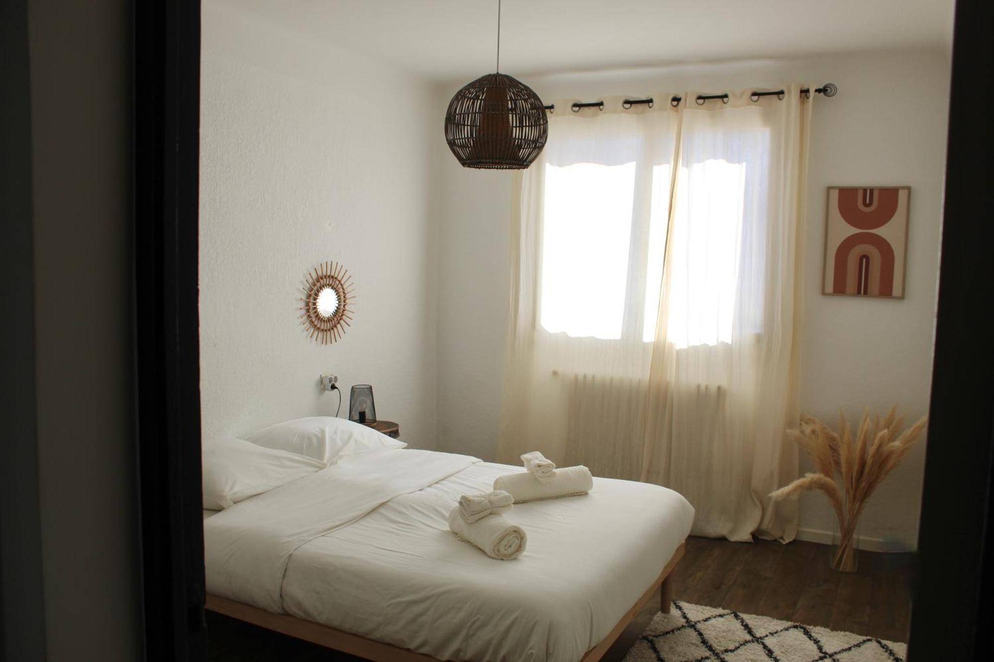 Apartment T2 60m2, Centre Ville, Parking Gratuit, Terrasse, Proche Tram, A Seulement 15mn Des Plages Montpellier