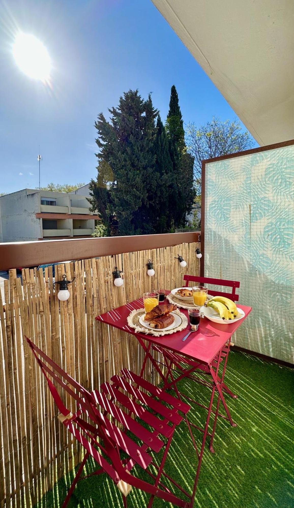 Apartment T2 60m2, Centre Ville, Parking Gratuit, Terrasse, Proche Tram, A Seulement 15mn Des Plages Montpellier