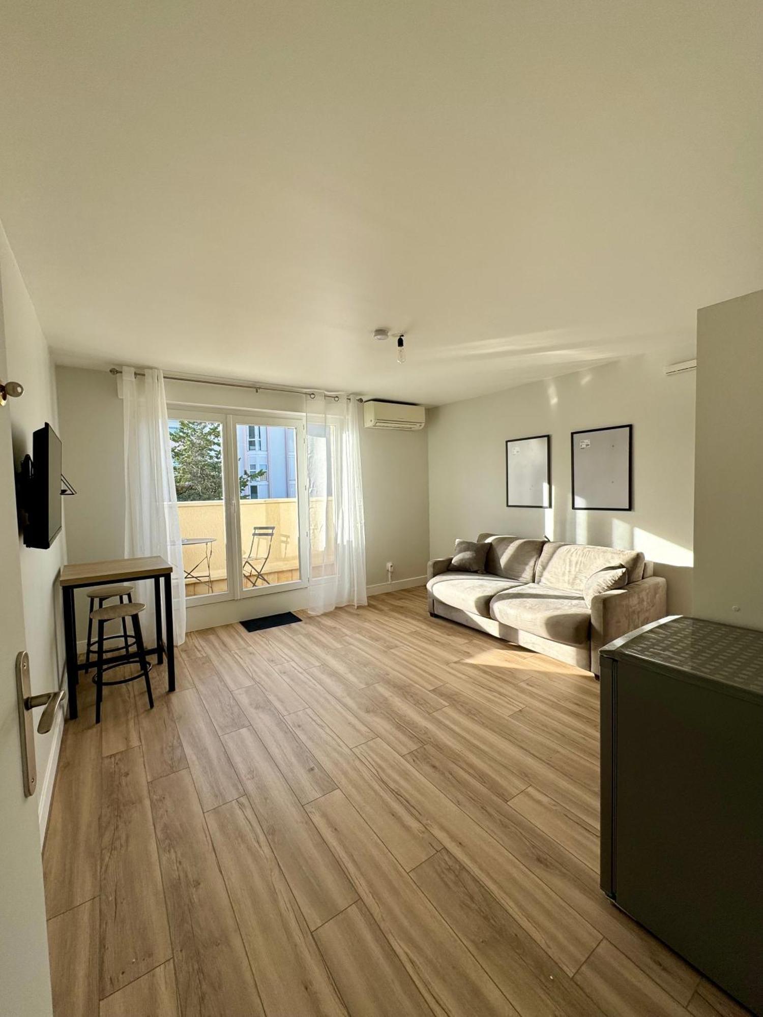 50m2, Ovalie, Clim-balcon-netflix *