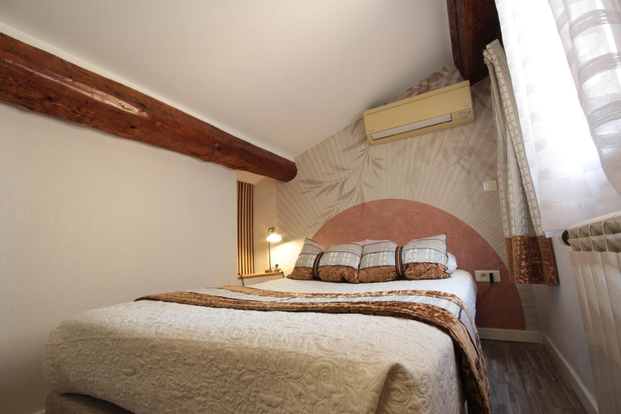Des Arts, Artisanal Et Indépendant Hotel 2*