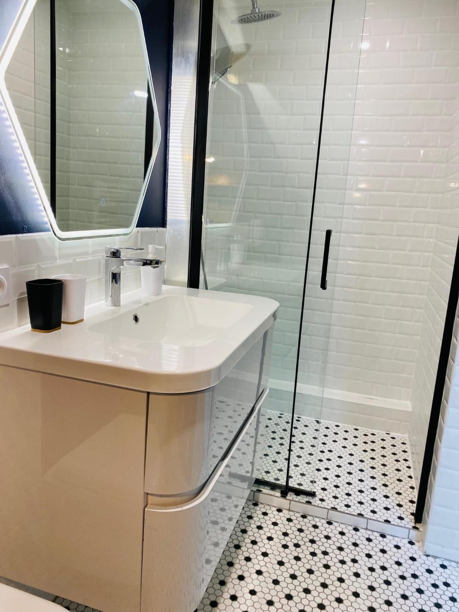 Appartement Douillet Et Coquet Climatise - Parking Prive Gratuit - Centre *