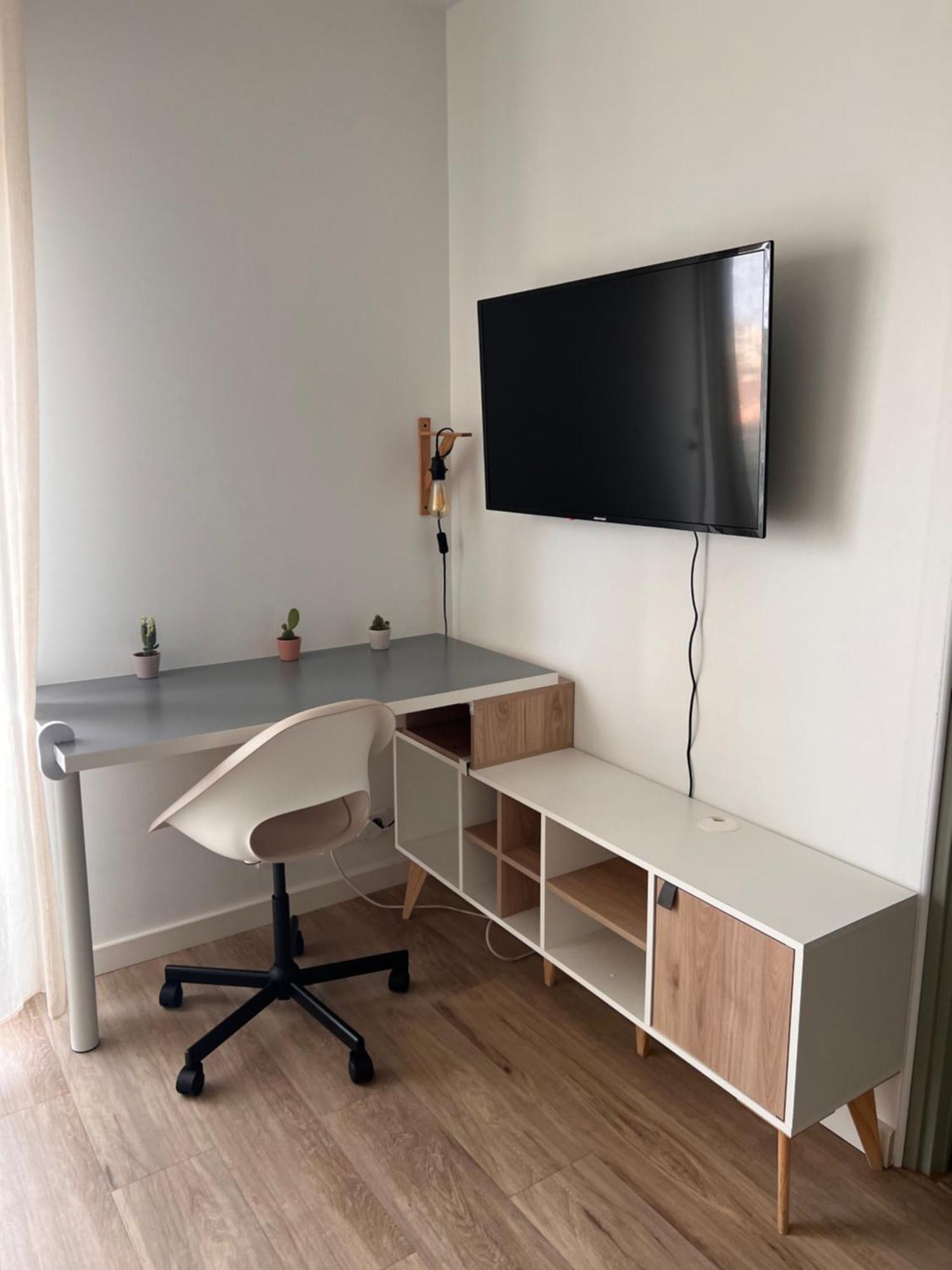 Appartement Studio Climatise Pour Deux Nuits Ou Plus *
