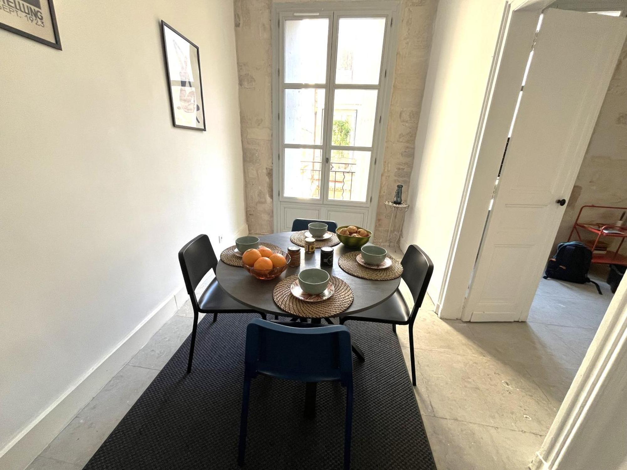 Ecusson - Duplex Lumineux Et Climatise Dans Particulier