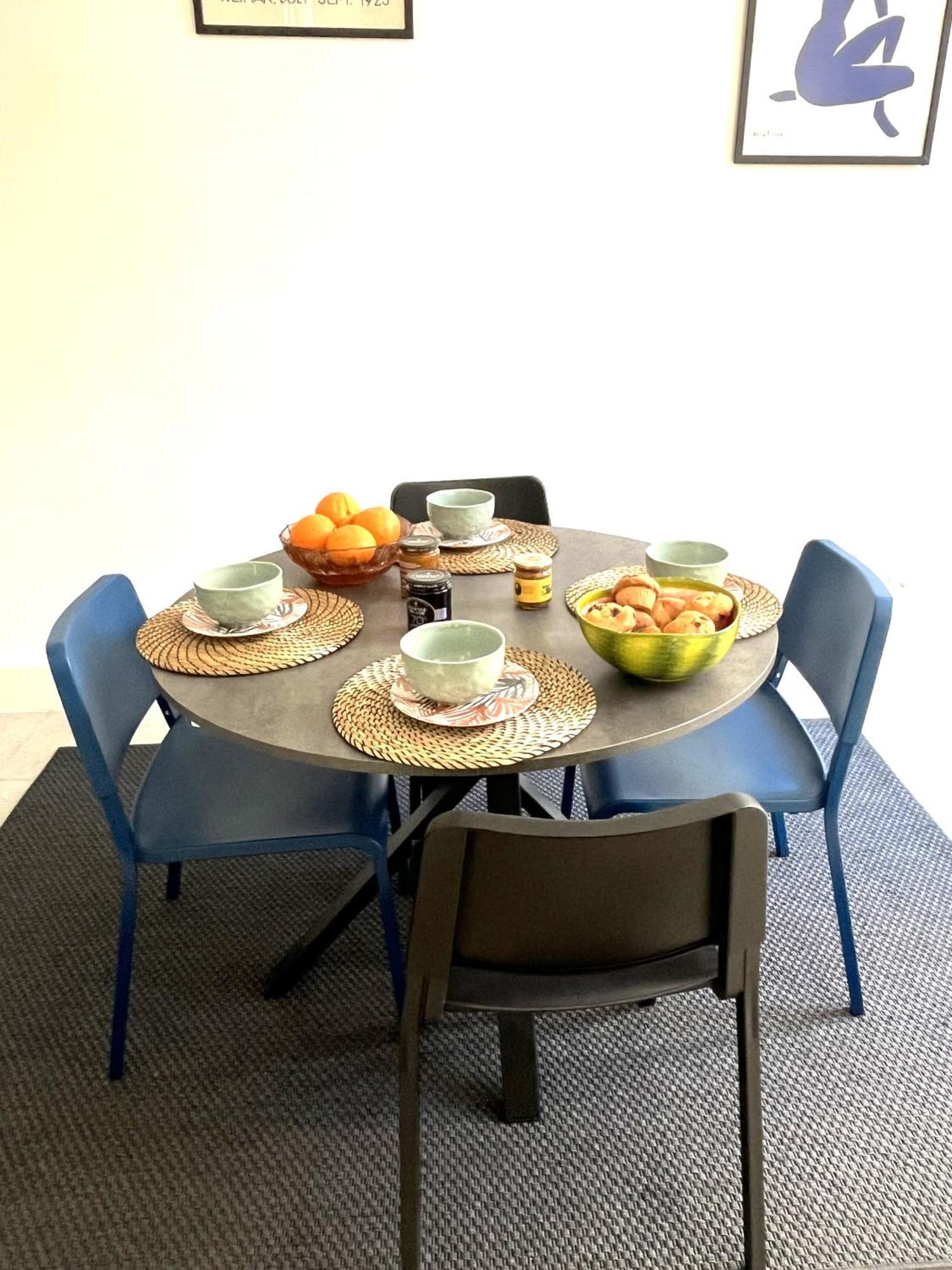 Apartment Ecusson - Duplex Lumineux Et Climatise Dans Particulier *