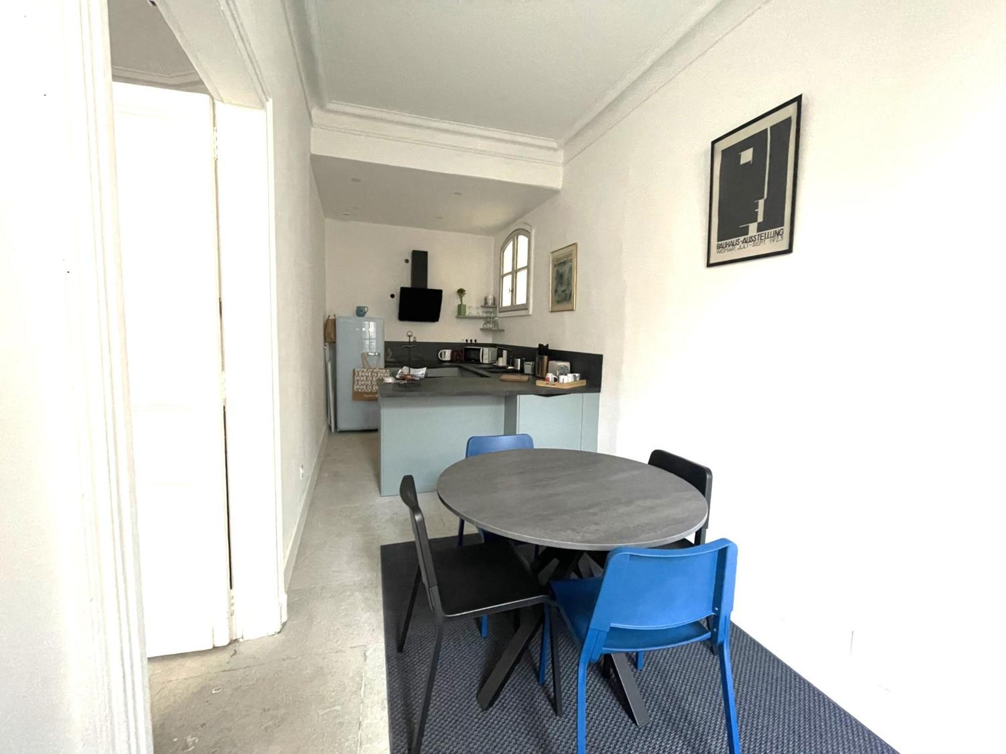 Ecusson - Duplex Lumineux Et Climatise Dans Particulier Apartment *