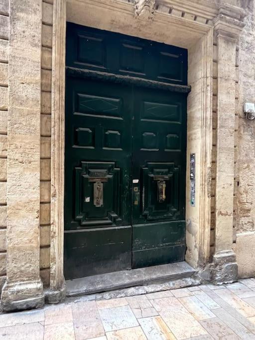 Ecusson - Duplex Lumineux Et Climatise Dans Particulier Montpellier