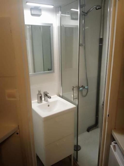 Petit Renove A La Place Comedie Apartment