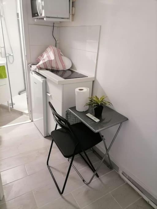 Petit Renove A La Place Comedie *