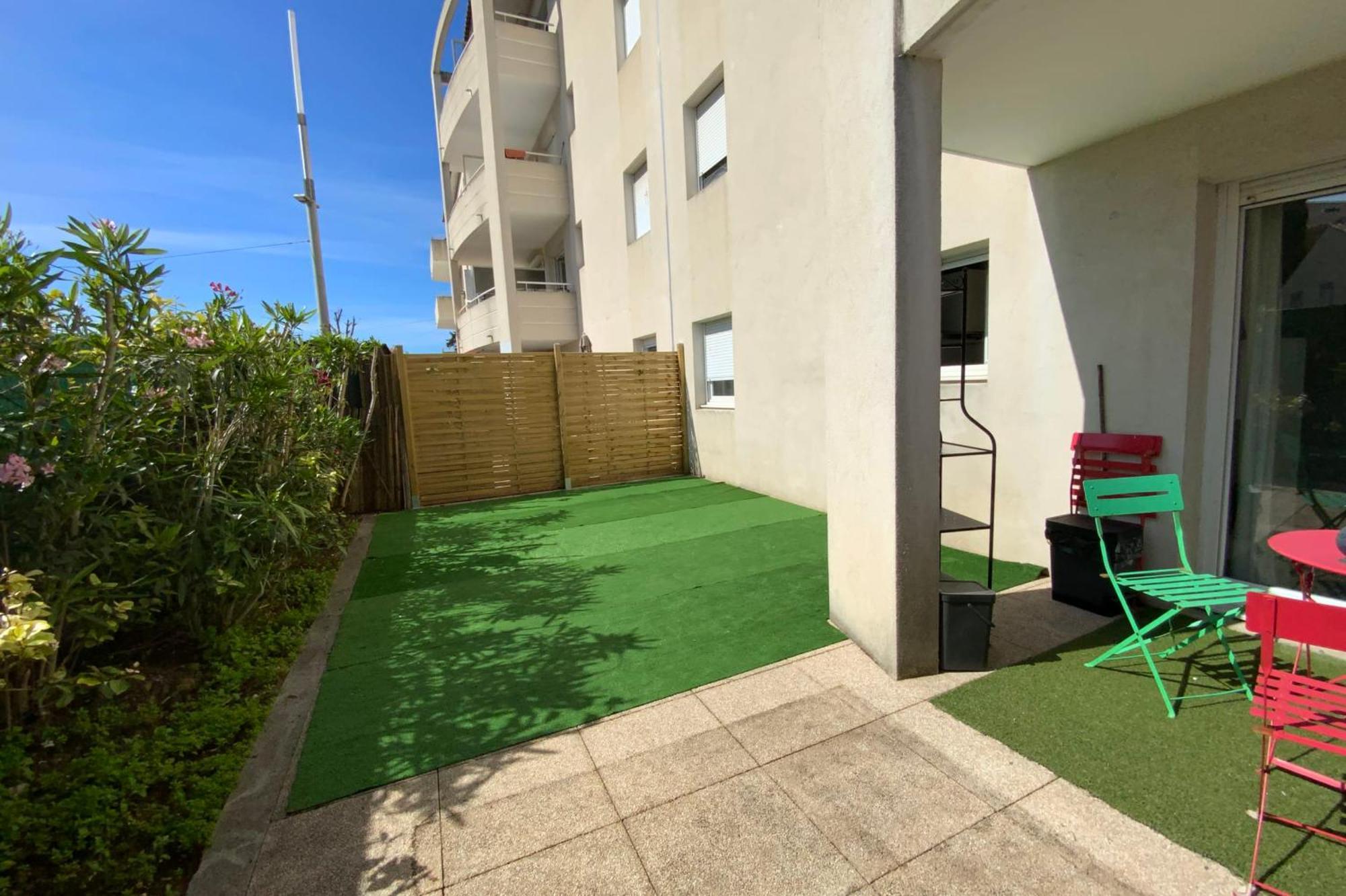 The Bounin - - Parking And Swimming Pool! Ferienhaus