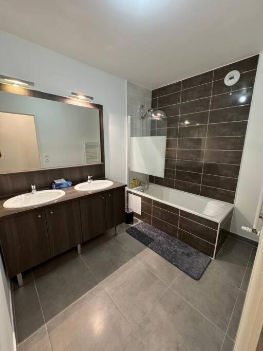 Appartement Luxueux 5 Pc, Jacuzzi, Rooftop, Terrasse, Clim *