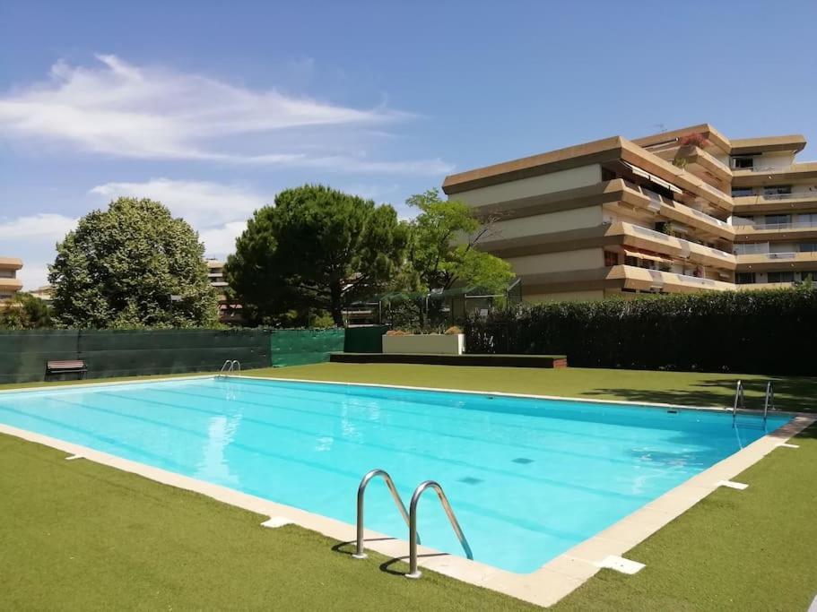 Superb Flat In A Collines D'estanove