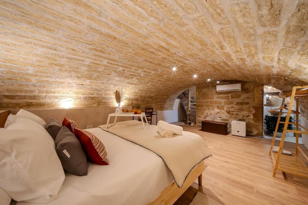 Appartement La Eximia Avec Patio - Parking Souterrain Inclus - Centre Historique Montpellier