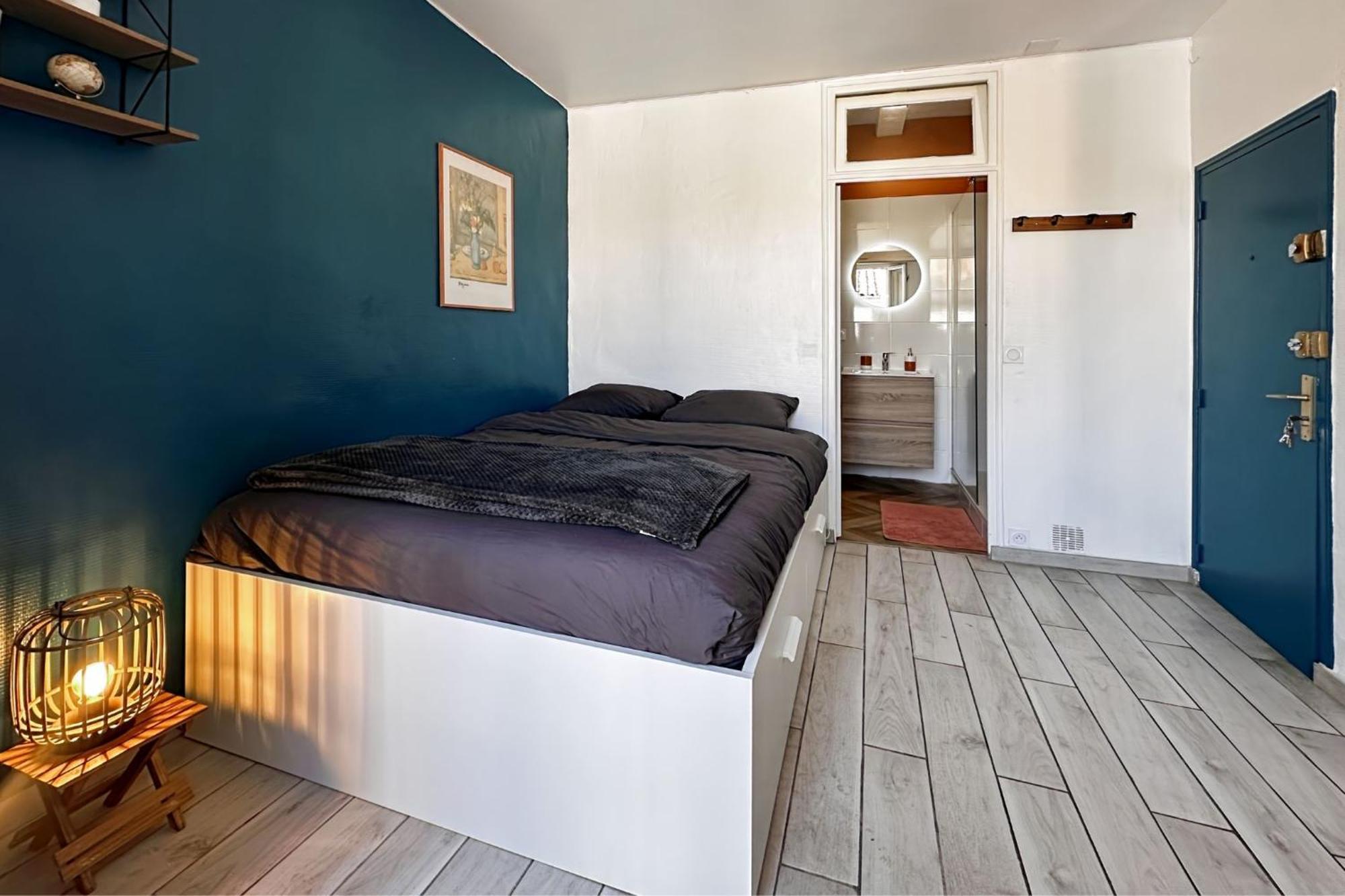 Entier Cosy Avec Balcon - Centre *